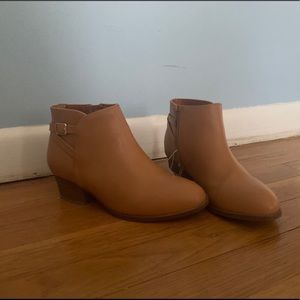 Old Navy Tan(yellowish) girls boot